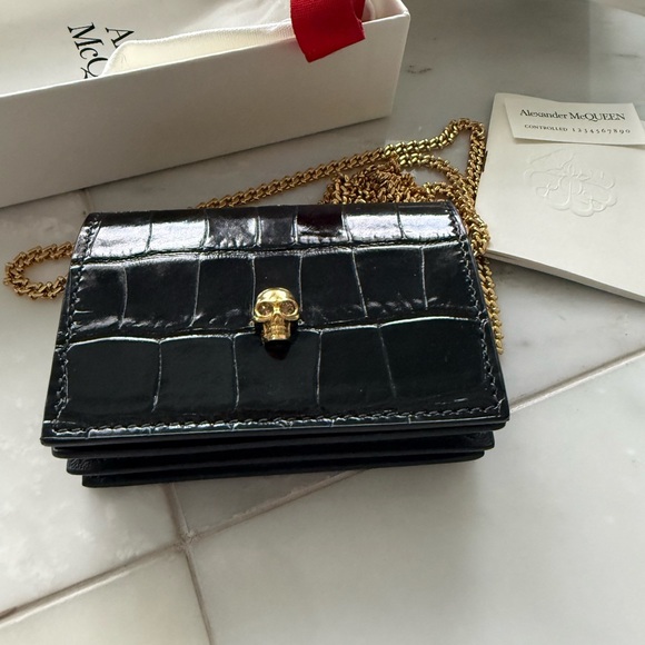 NEW Alexander McQueen Black Croc-Embossed Crossbody Cardholder on chain - Picture 13 of 16